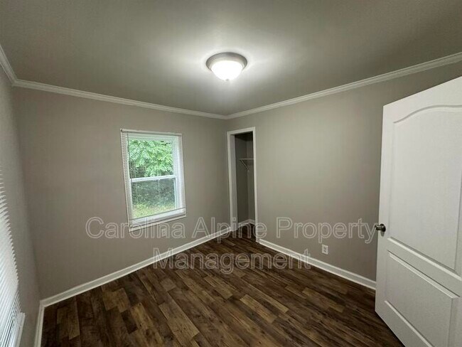 Building Photo - 420 Airline Ext