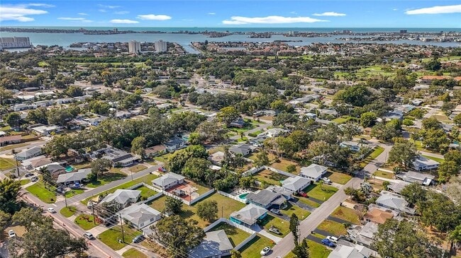 Building Photo - 5810 Tangerine Ave S