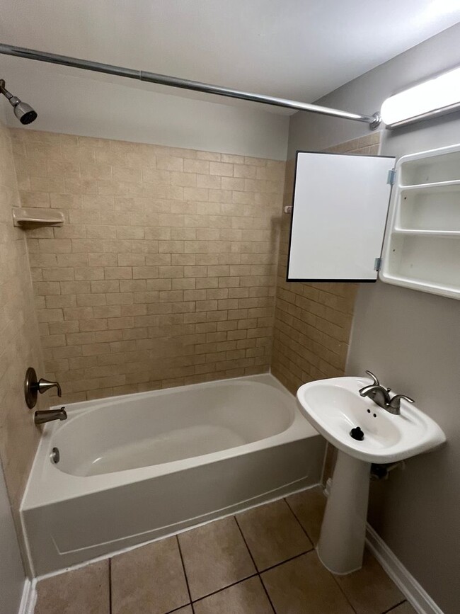 Building Photo - NEWLY AVAILABLE - RENOVATED 2 BR UNIT IN T...