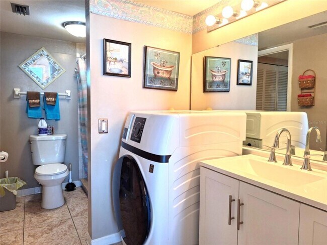 Building Photo - 6009 Sea Ranch Dr