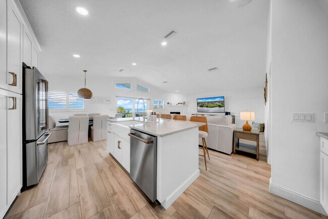 Building Photo - 555 S Gulf Dr