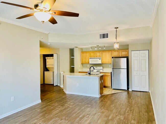 Building Photo - 425 S Villa San Marco Dr