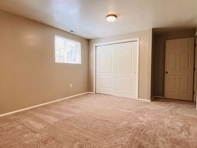Building Photo - 3025 Little Cottonwood Rd