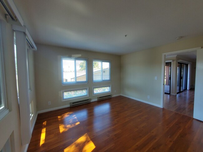 Building Photo - Spacious 2 bedroom 2 bath condo with perfect floor plan