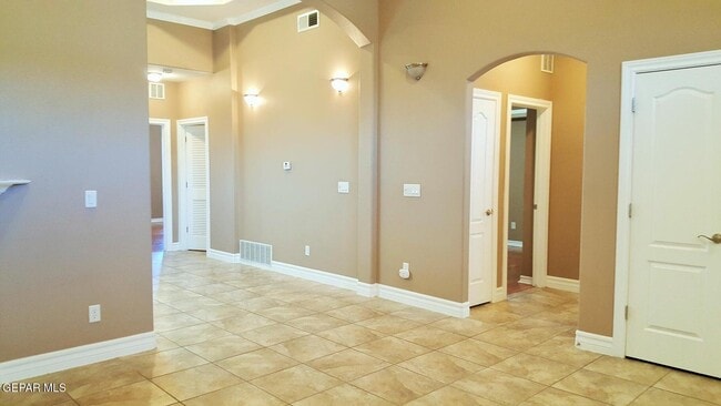 Building Photo - 11727 Dos Palmas Dr