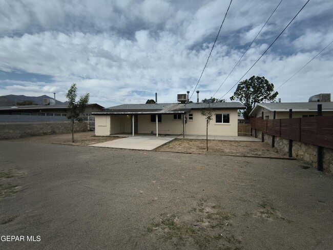 Building Photo - 4918 Guadalupe Dr