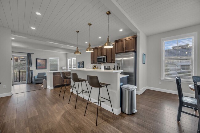 Building Photo - Wasatch Springs Gem