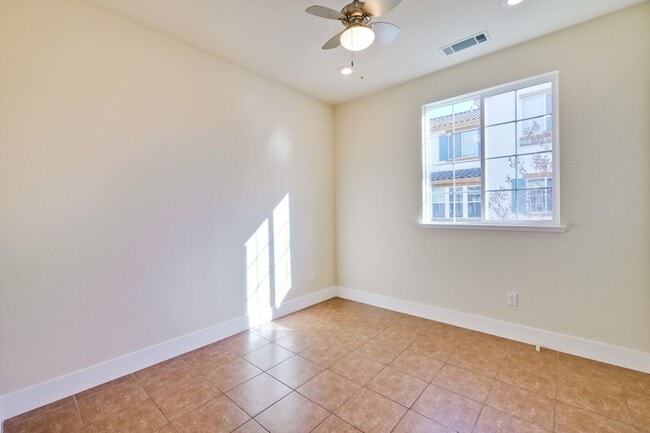 Building Photo - Amazing 3 Bed, 3 Bath Home in Sunnyvale near Seven Seas Park