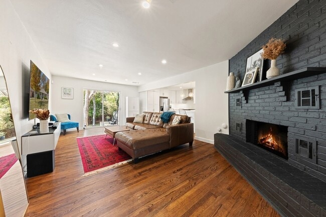 Building Photo - 8053 Claremont Dr