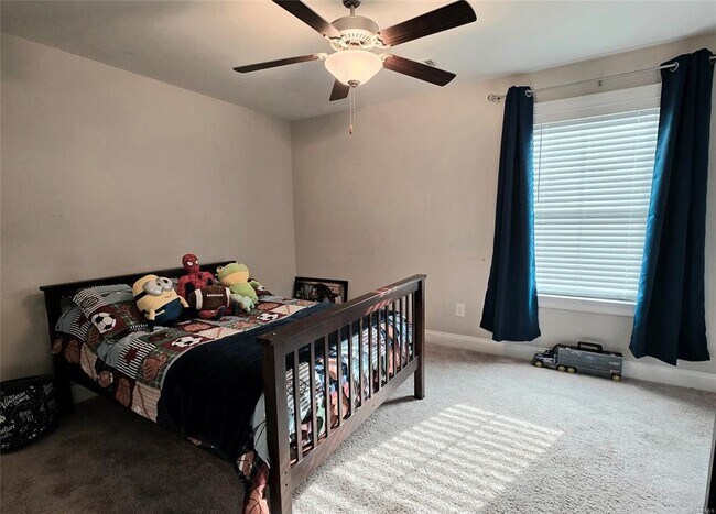 Building Photo - 656 Riverdale Dr.