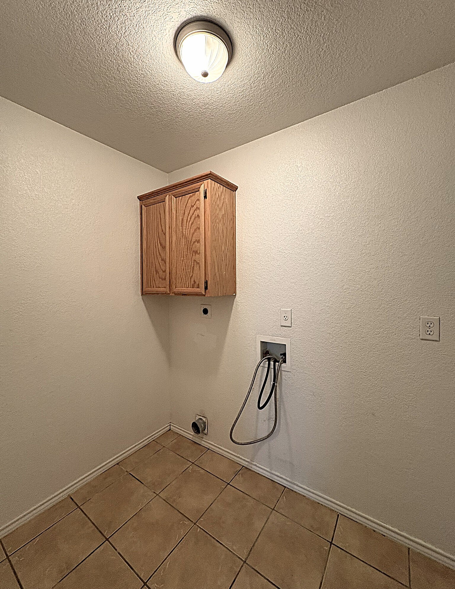 Building Photo - 931 Rosewood Dr