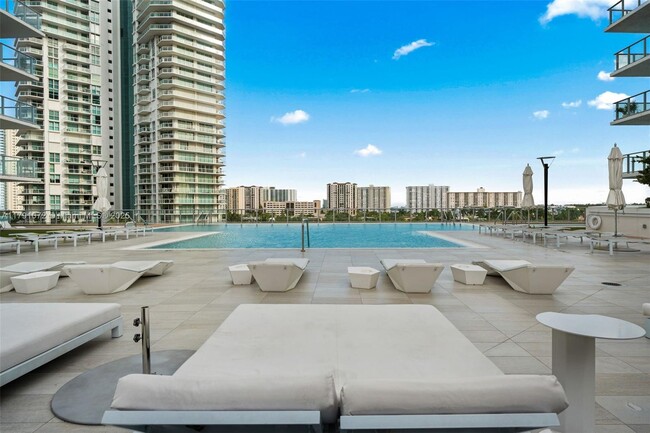 Building Photo - 300 Sunny Isles Blvd