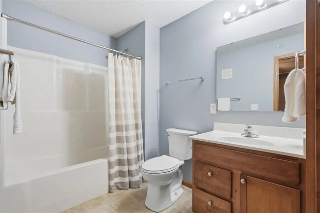 Building Photo - New Listing - 2 Bedroom, 2 Bath Condo in North Liberty
