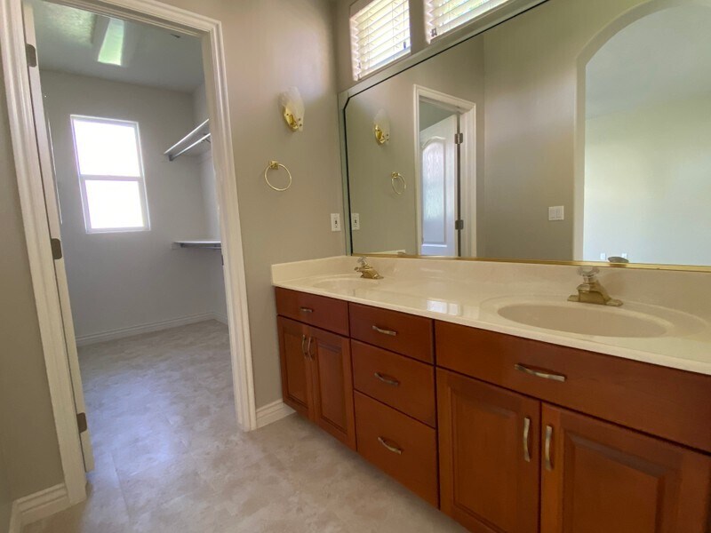 Building Photo - 862 Owls Way