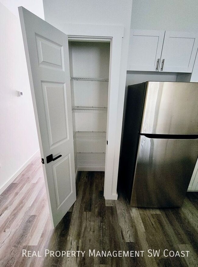 Building Photo - 2224 Kenneth Ave S