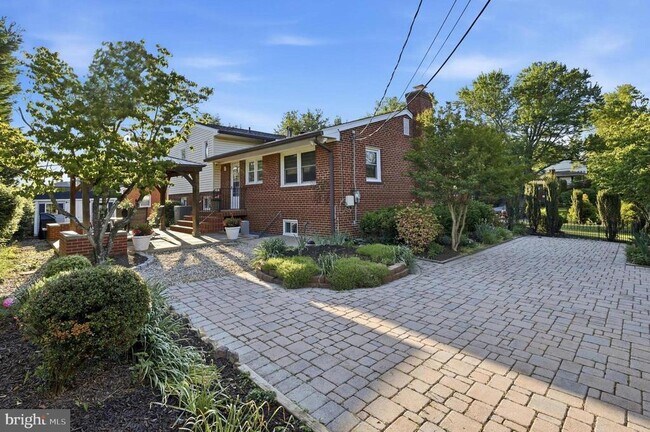 Building Photo - 6824 Felix St