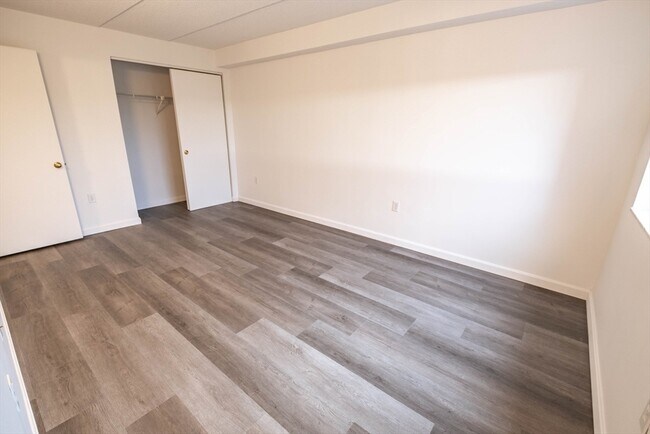 Building Photo - 100 High St