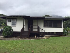 Building Photo - 3 BED 1 BATH BIG YARD  WITH CARPORT KANEOHE