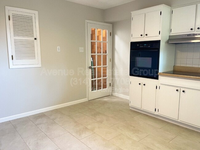 Building Photo - 9854 Las Vegas Dr
