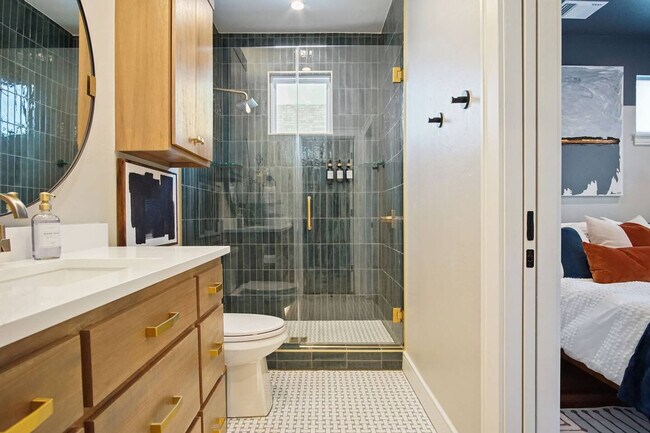 Building Photo - 225 W 1st St