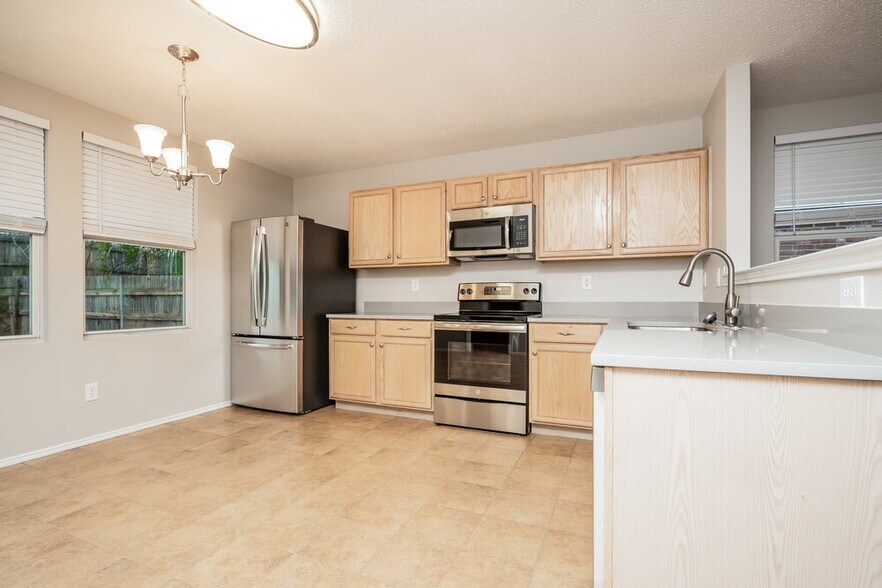 Building Photo - 1901 Lariat Dr