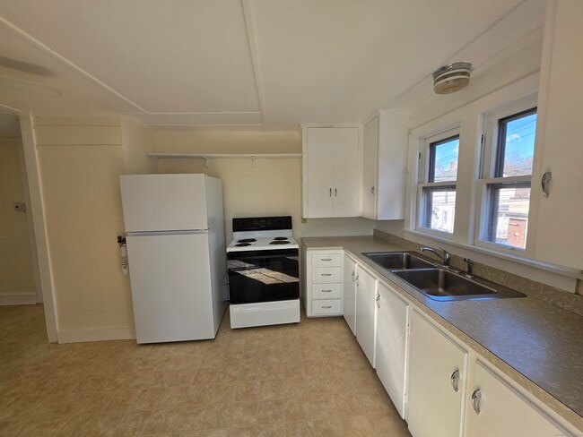 Building Photo - 110 Main St