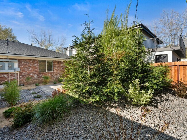 Building Photo - Single Level, Brick duplex