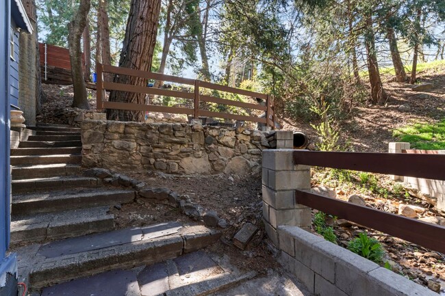 Building Photo - 407 S Dart Canyon Rd