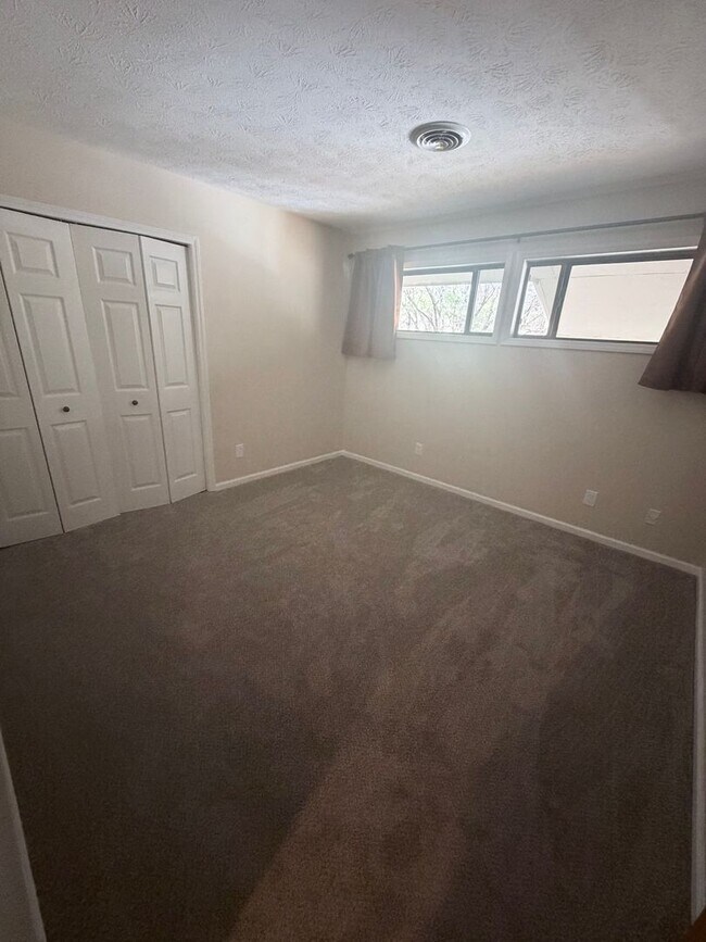 Building Photo - Great Location - 2 Bed, 2 Bath Condo Available Now!