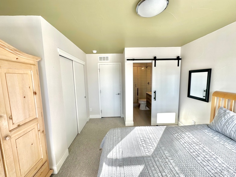 Master bedroom - 1810 Irving St