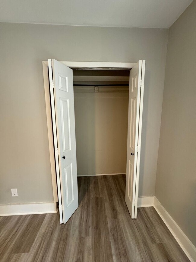 Building Photo - Beautifully Renovated 3 Bedroom Home in York