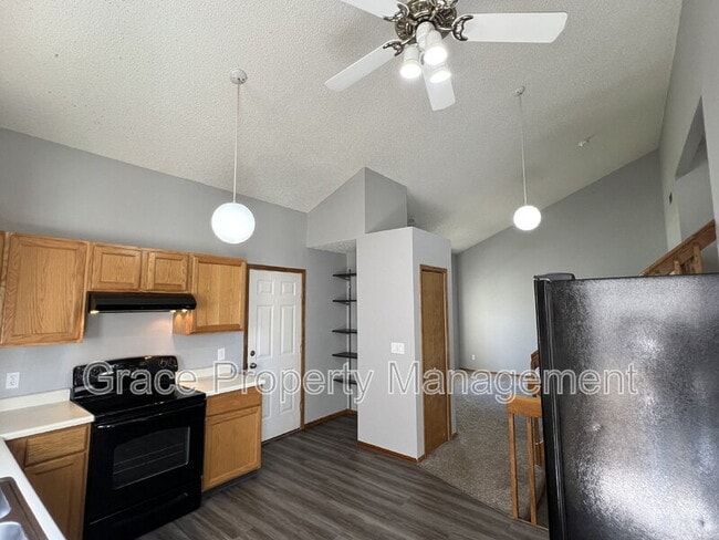 Building Photo - 10030 Umatilla Way