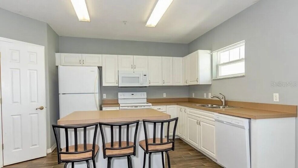 Building Photo - 5313 Terraza Ct