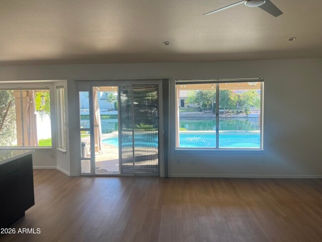 Building Photo - 3721 S Hawthorn Dr