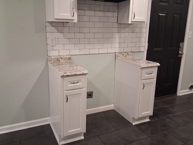 Building Photo - 804 Boston St