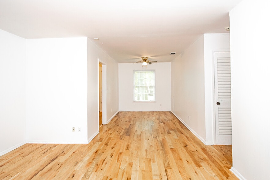 Building Photo - 139 E Hill St