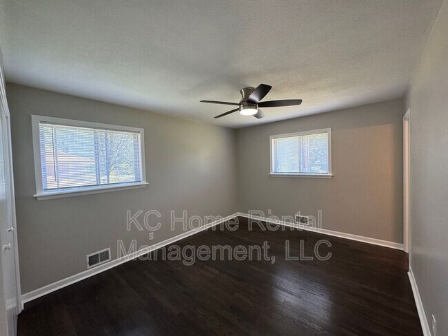 Building Photo - 12801 E 41 St S