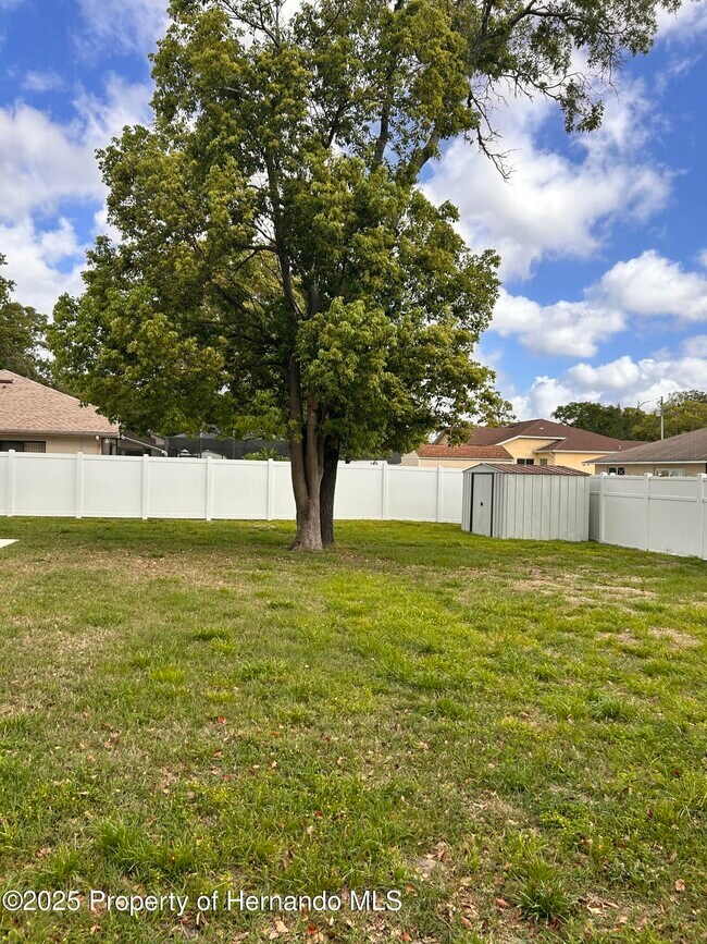 Building Photo - 10405 Lafoy Rd