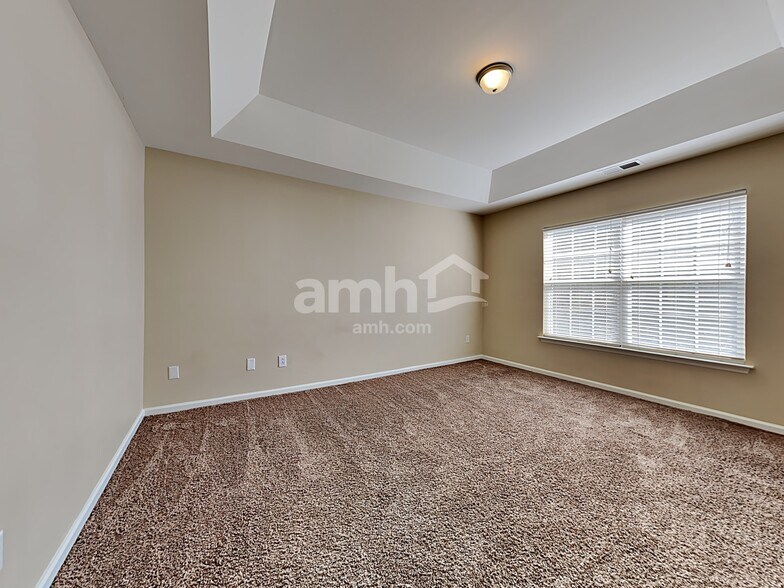 Building Photo - 577 English Oak Cir