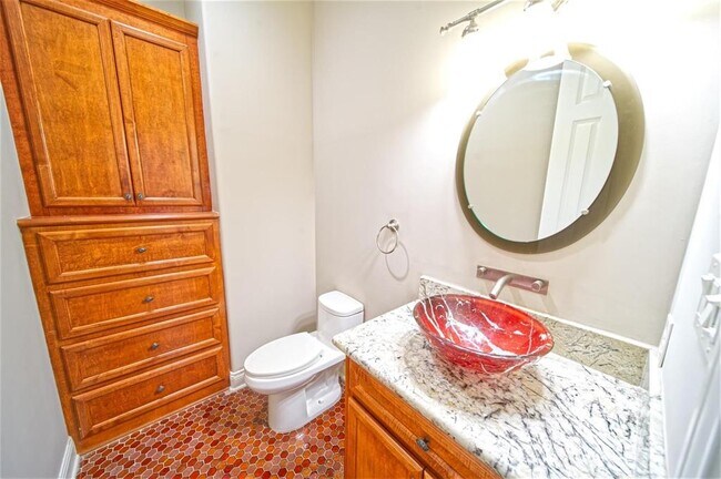 Building Photo - 910 Peachwood Bend Dr