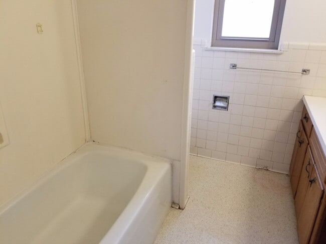 Building Photo - re1417