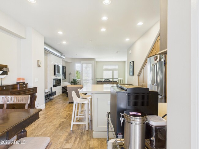 Building Photo - 4816 N Woodmere Fairway