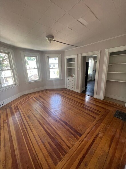 Building Photo - 3 Lussier St