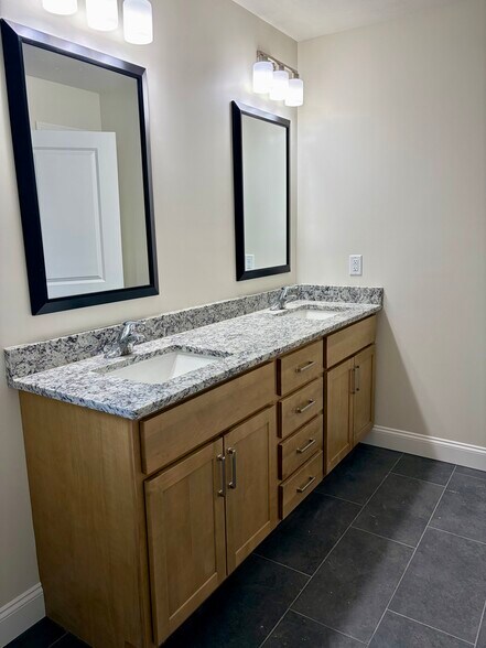 Building Photo - 122 Memphis St