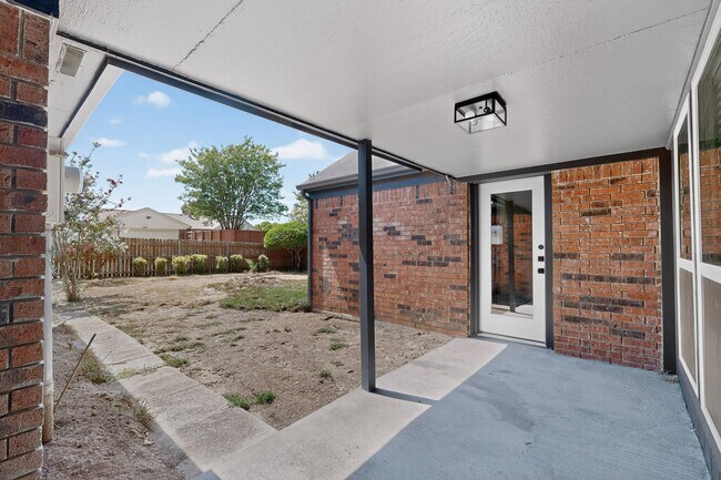 Building Photo - 215 Aspenway Dr