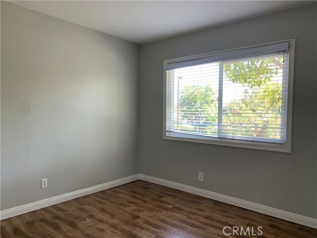 Building Photo - 662 Springbrook N
