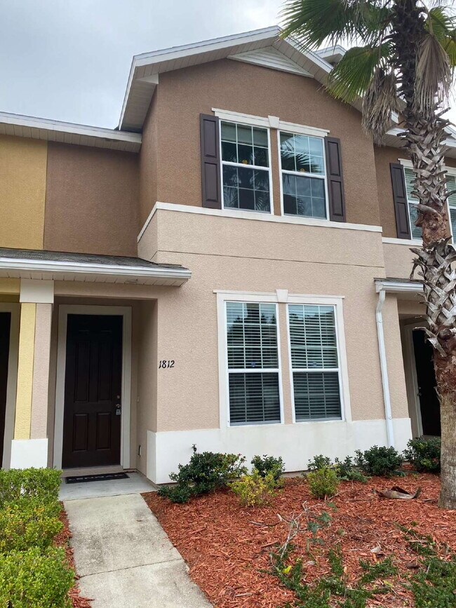 Building Photo - Beautiful 3-Bedroom Townhome in Desirable Oakleaf Plantation – Available Now!