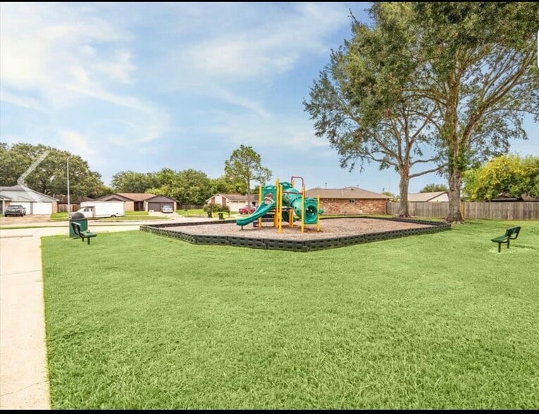 Neighborhood Park - 1702 Grand Park Dr