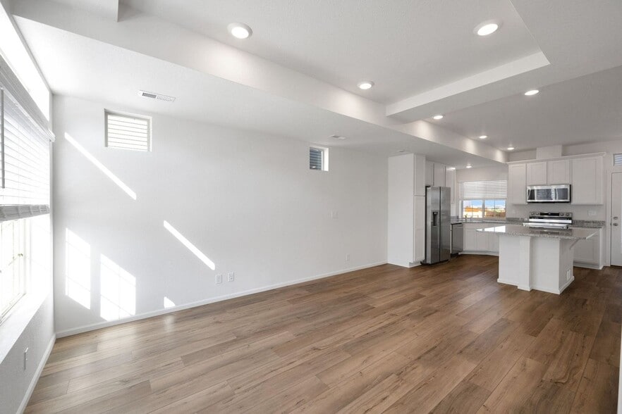 Building Photo - 16131 E 111th Dr