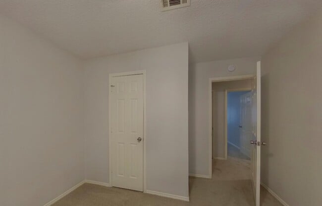 Building Photo - MOVE IN READY